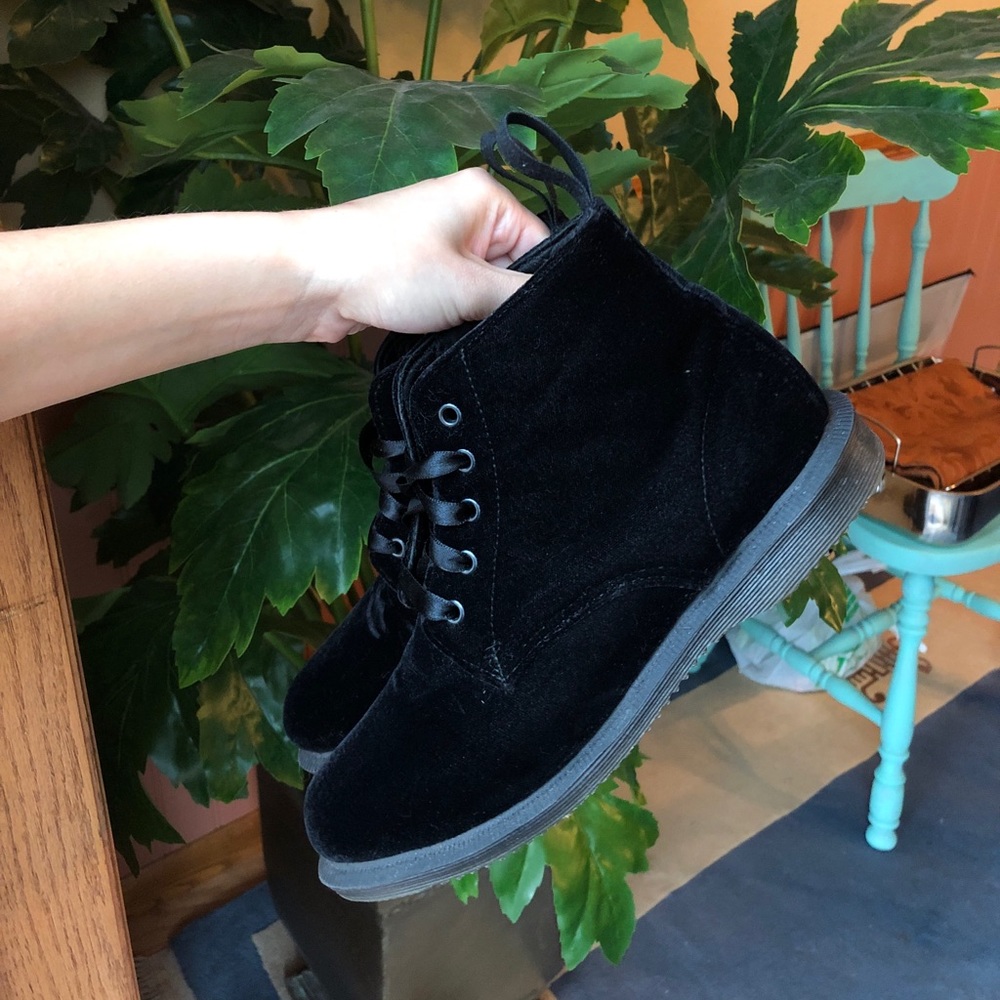 doc marten velvet black boots